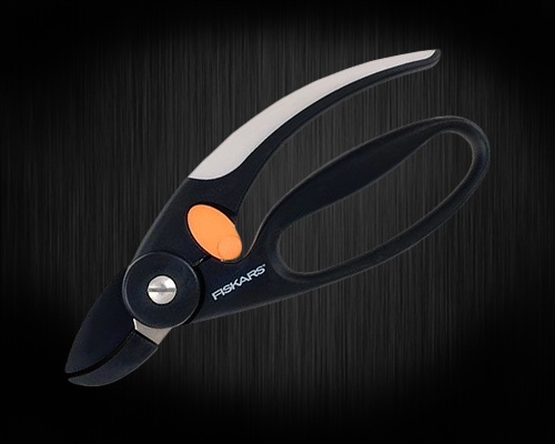 Контактный секатор с петлей для пальцев Fiskars