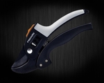 Контактный секатор с Храповым Механизмом PowerStep™ Fiskars