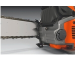 Ускоренный выход на режим и высокая скорость цепи обеспечивают этой бензопиле прекрасную производительность при обрезке сучьев.